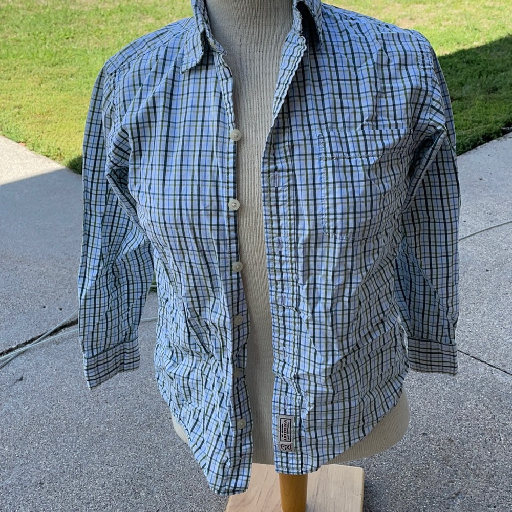 Arizona boys button down shirt size M